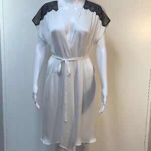 Oscar De La Renta Pink Label Ivory Semi Sheer Black Lace Shoulder Robe Sz M